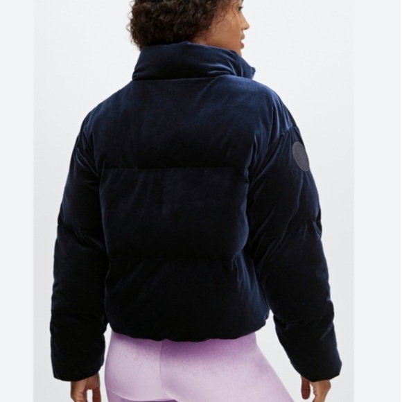 Wander Velour Fabletics Blue Velvet Puffer Cropped Jacket size M - Picture 2 of 7